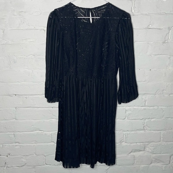 BCBGMaxAzria Dresses & Skirts - BCBGMAXAZRIA Dress M